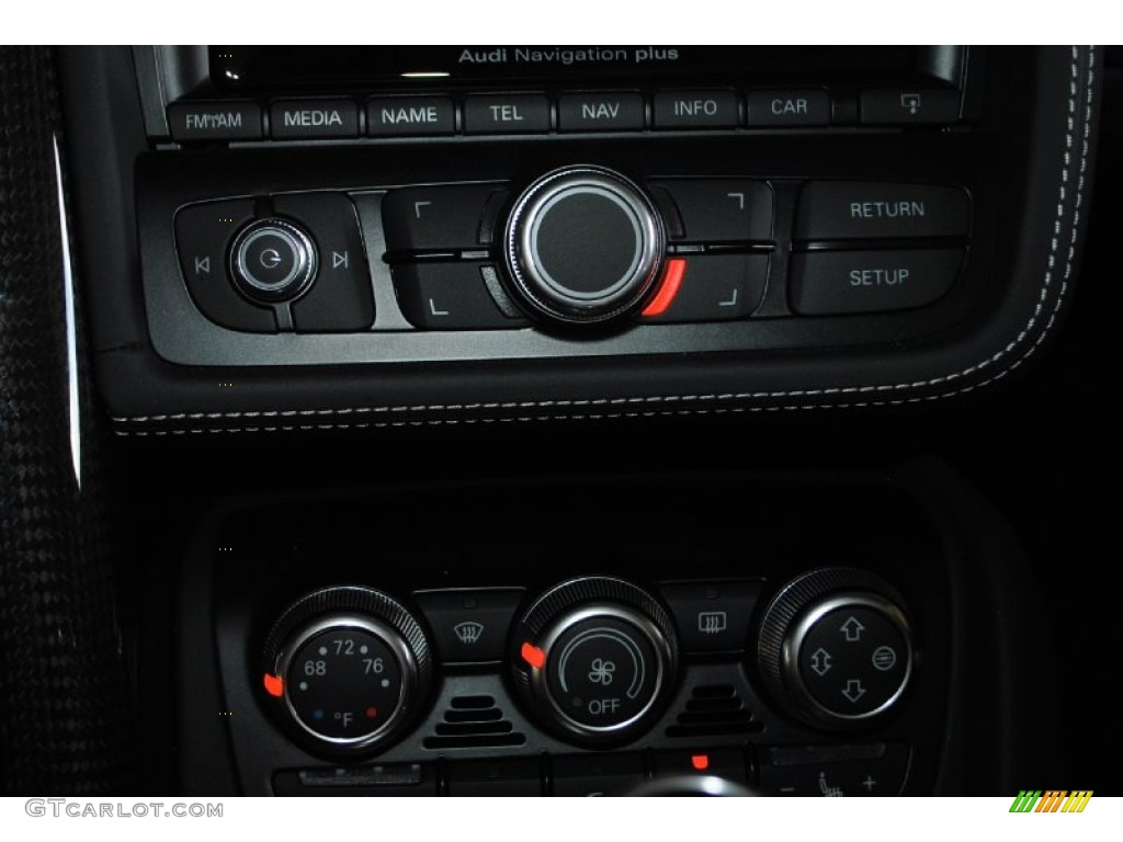 2014 Audi R8 Spyder V8 Controls Photo #82050888