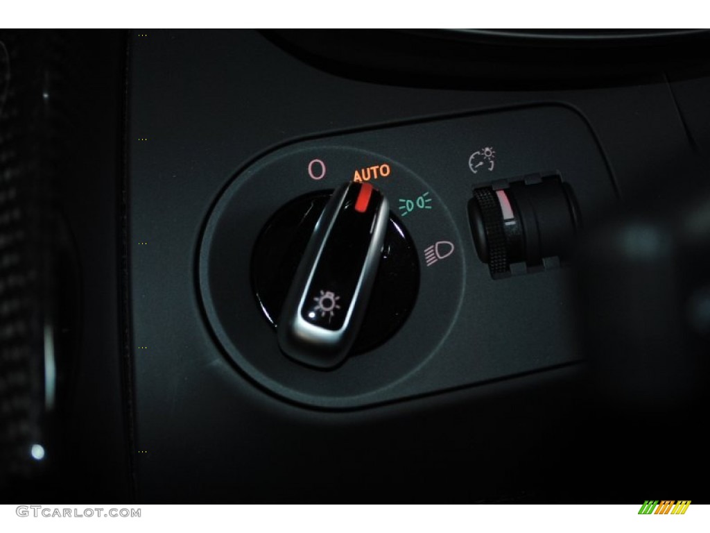 2014 Audi R8 Spyder V8 Controls Photo #82051026