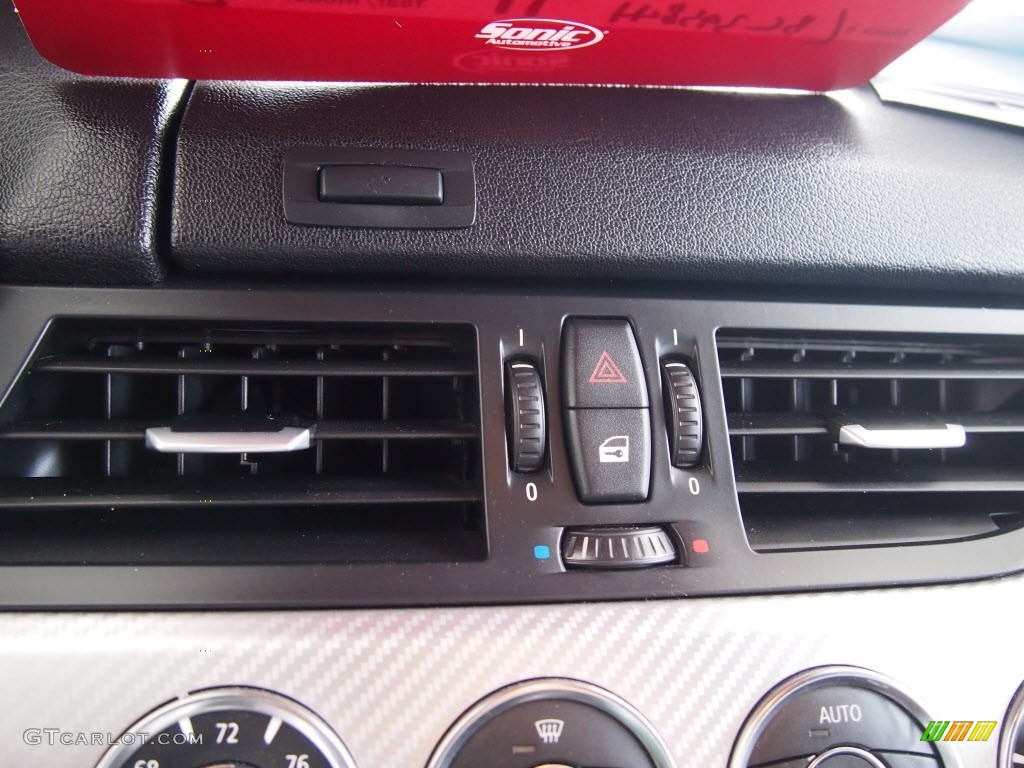 2011 BMW Z4 sDrive35is Roadster Controls Photo #82051803