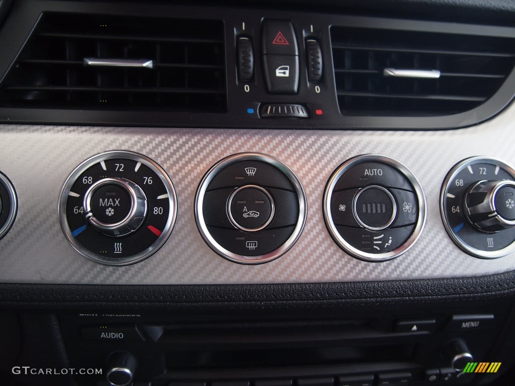 2011 BMW Z4 sDrive35is Roadster Controls Photo #82051824