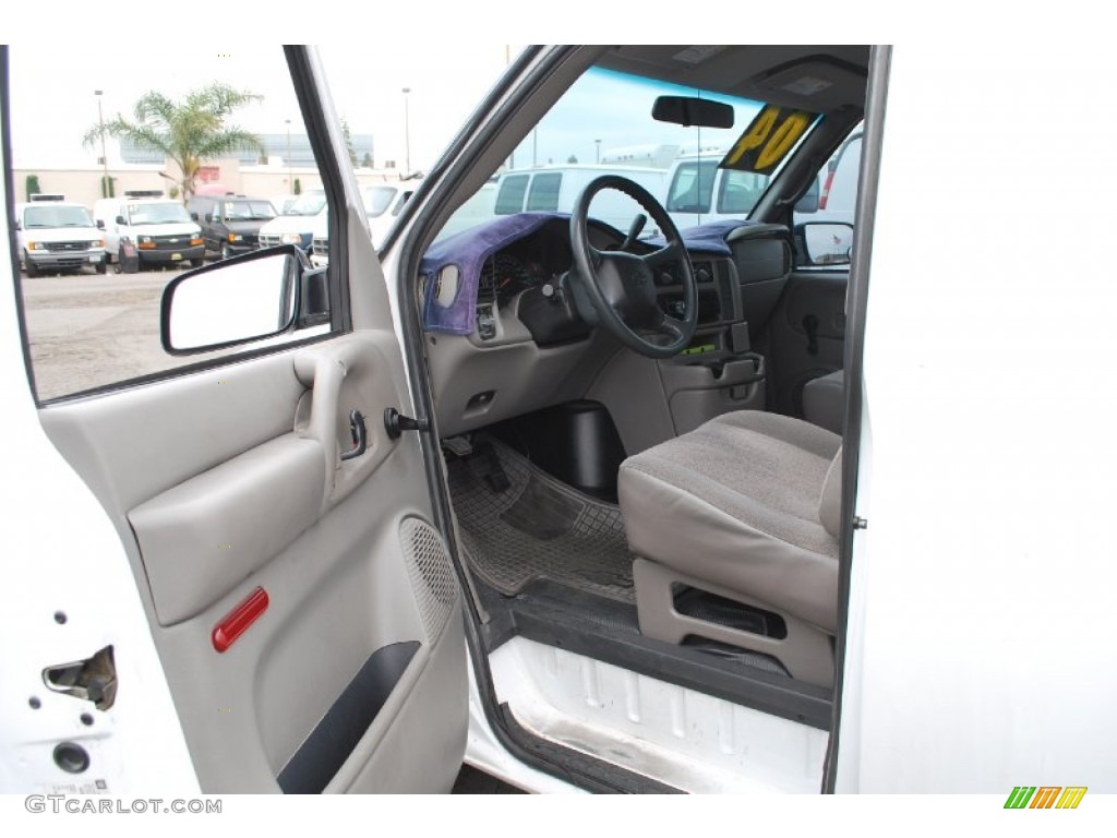 2004 Astro Commercial Van - Summit White / Medium Gray photo #10