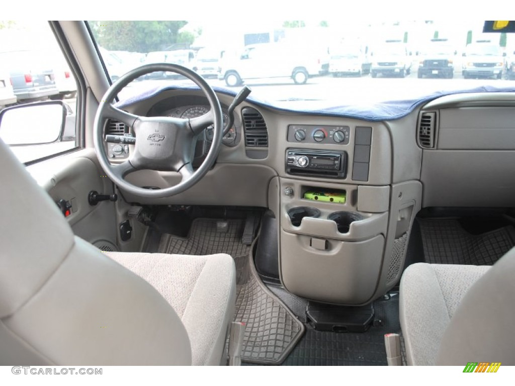 2004 Astro Commercial Van - Summit White / Medium Gray photo #13