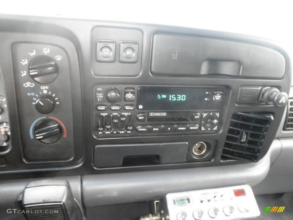 1997 Dodge Ram 1500 Sport Extended Cab 4x4 Controls Photo #82064447