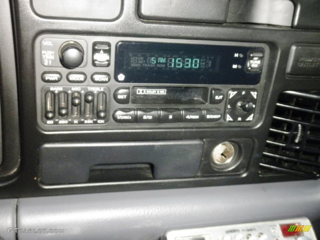1997 Dodge Ram 1500 Sport Extended Cab 4x4 Audio System Photo #82064473