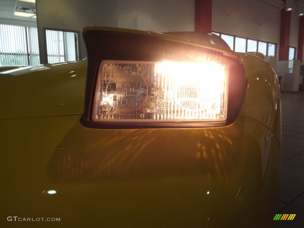 2000 Corvette Convertible - Millennium Yellow / Black photo #34