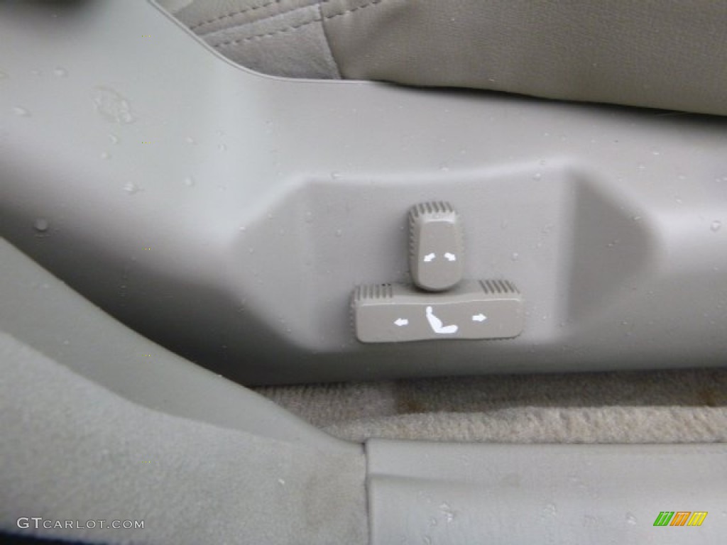 2004 XG350 Sedan - Celadon Green Metallic / Beige photo #13
