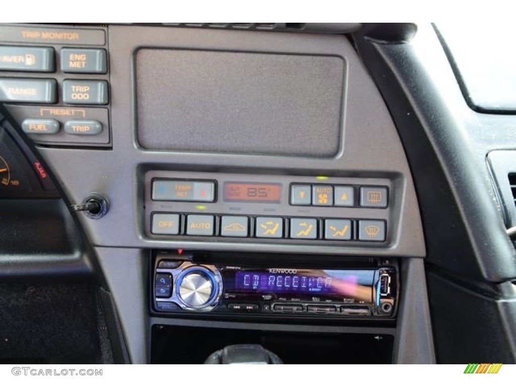 1990 Chevrolet Corvette Coupe Controls Photo #82066448