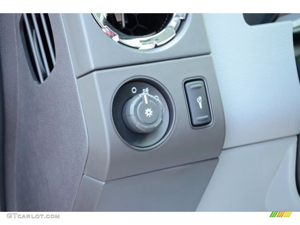 2013 Ford F450 Super Duty XLT Crew Cab Controls Photo #82067369