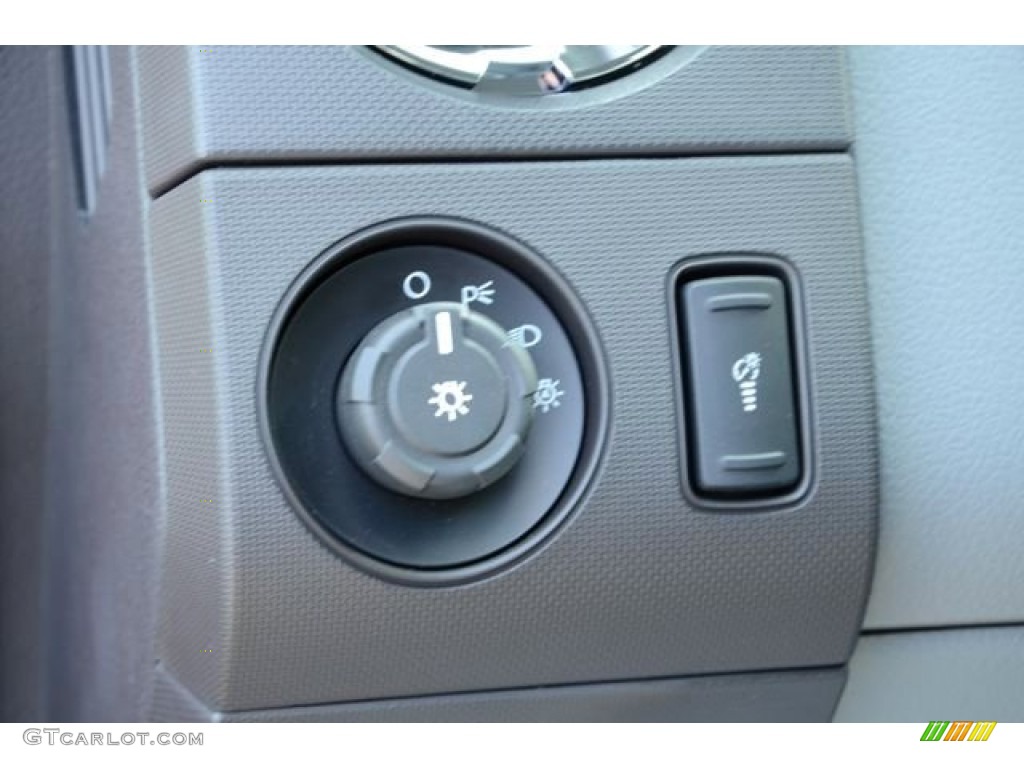 2013 Ford F450 Super Duty XLT Crew Cab Controls Photo #82067387