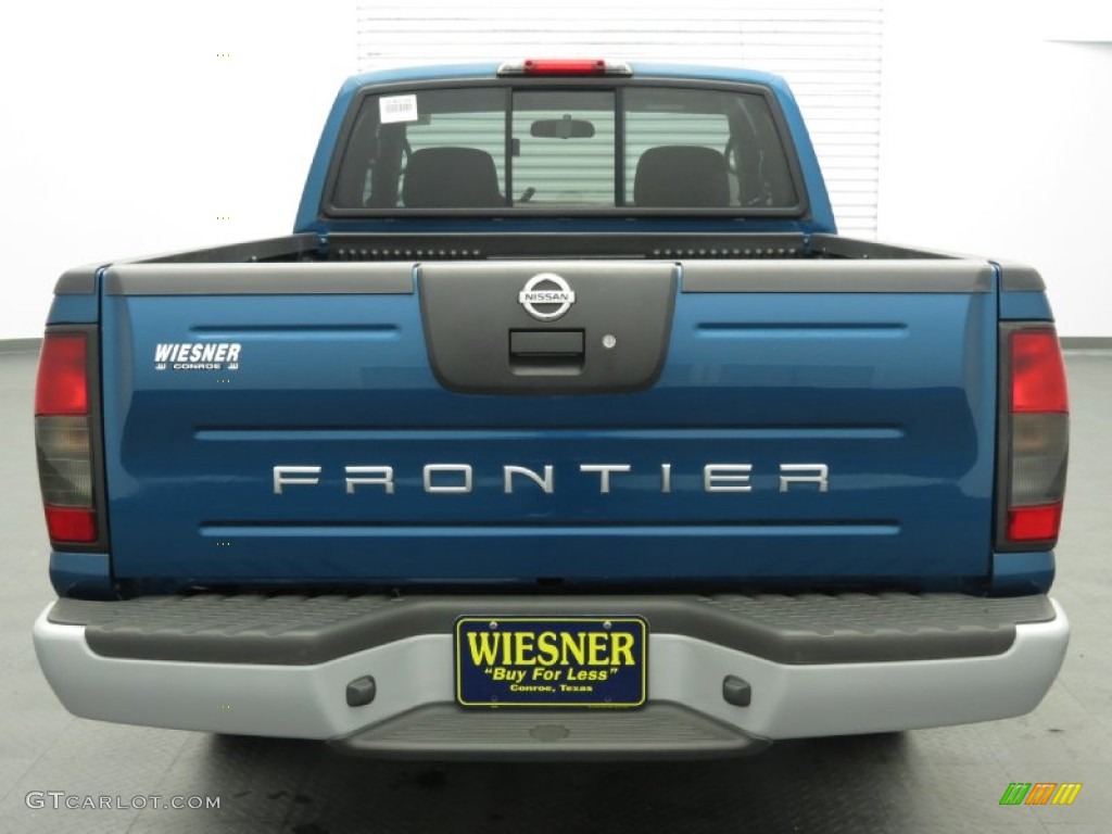 2004 Frontier XE King Cab - Electric Blue Metallic / Charcoal photo #6