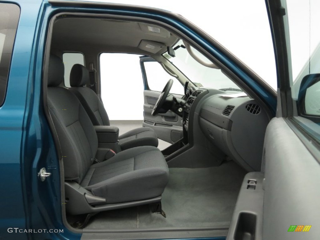 2004 Frontier XE King Cab - Electric Blue Metallic / Charcoal photo #13