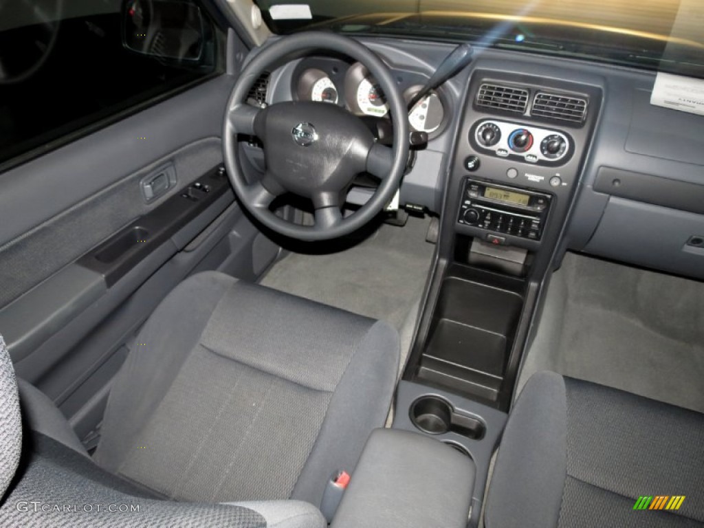 2004 Frontier XE King Cab - Electric Blue Metallic / Charcoal photo #14