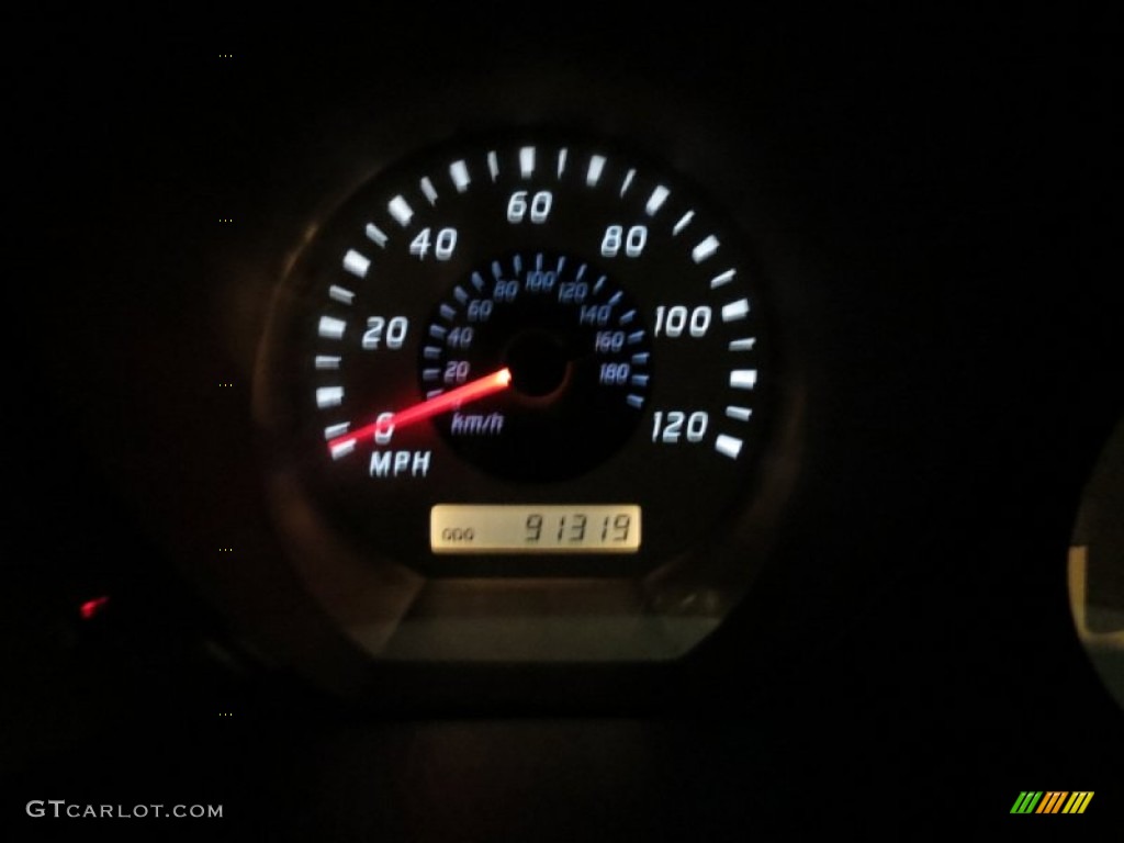 2004 Frontier XE King Cab - Electric Blue Metallic / Charcoal photo #17