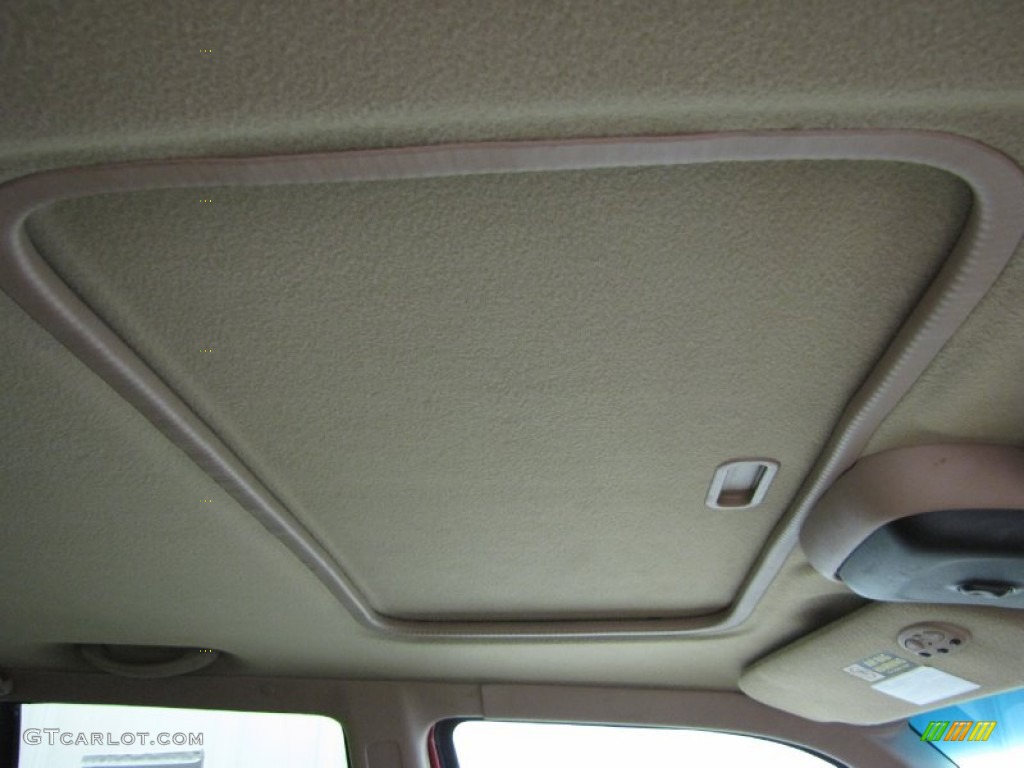 2000 Mountaineer V8 AWD - Toreador Red Metallic / Prairie Tan photo #24