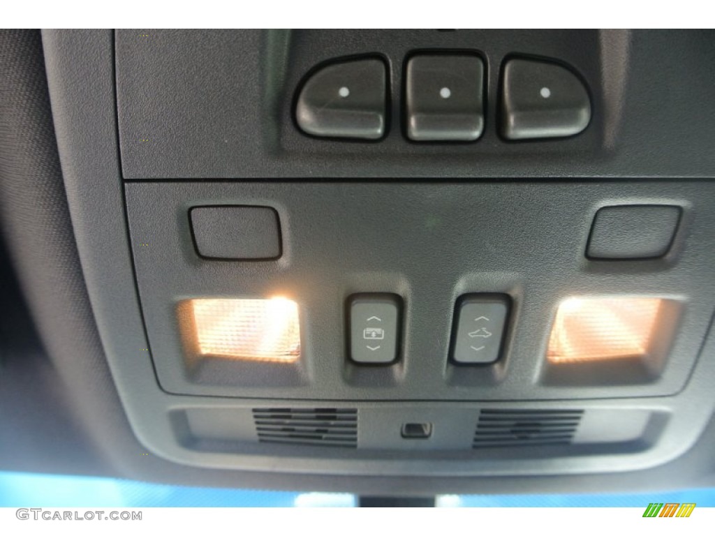 2011 Cadillac CTS Coupe Controls Photo #82084978
