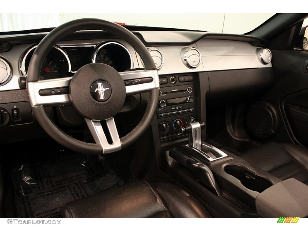 2008 Ford Mustang GT Premium Convertible Dark Charcoal Dashboard Photo #82087796