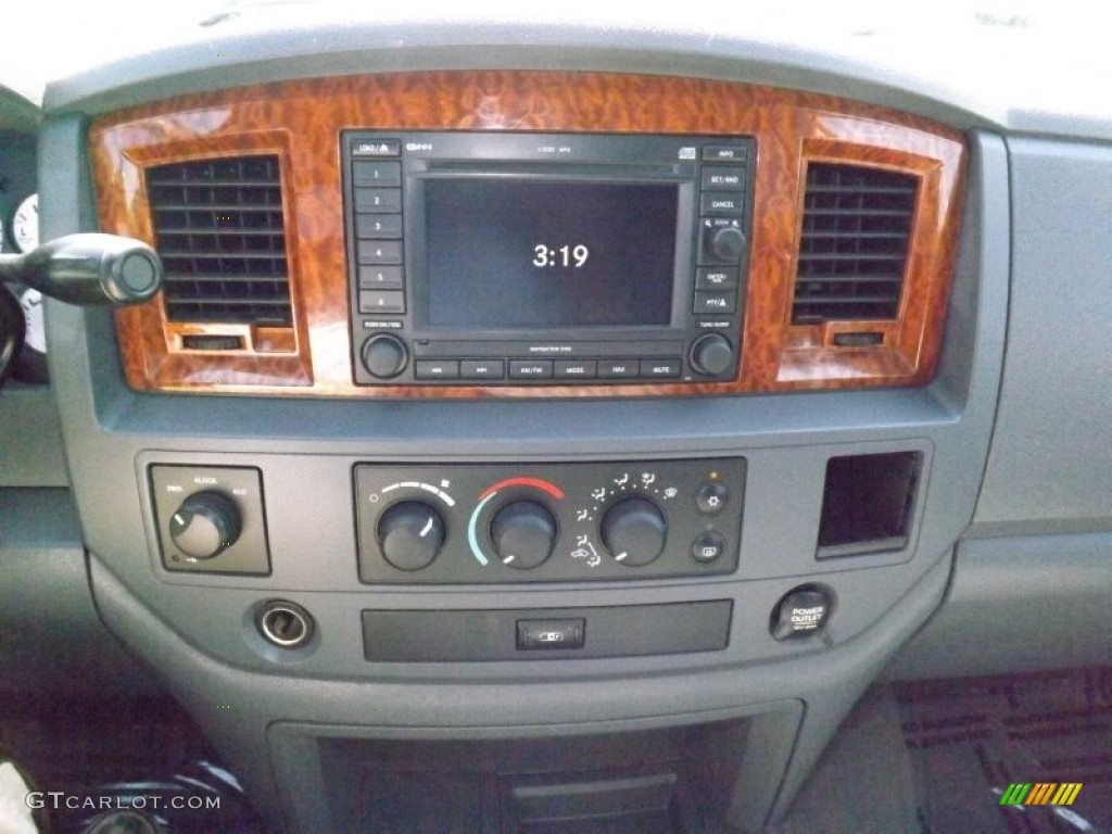 2006 Dodge Ram 2500 SLT Mega Cab 4x4 Controls Photo #82097189