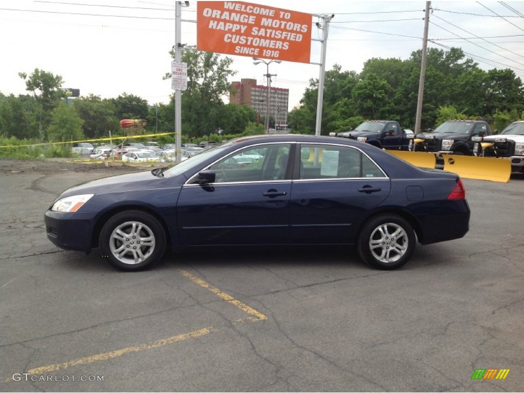 2006 Accord SE Sedan - Royal Blue Pearl / Gray photo #2