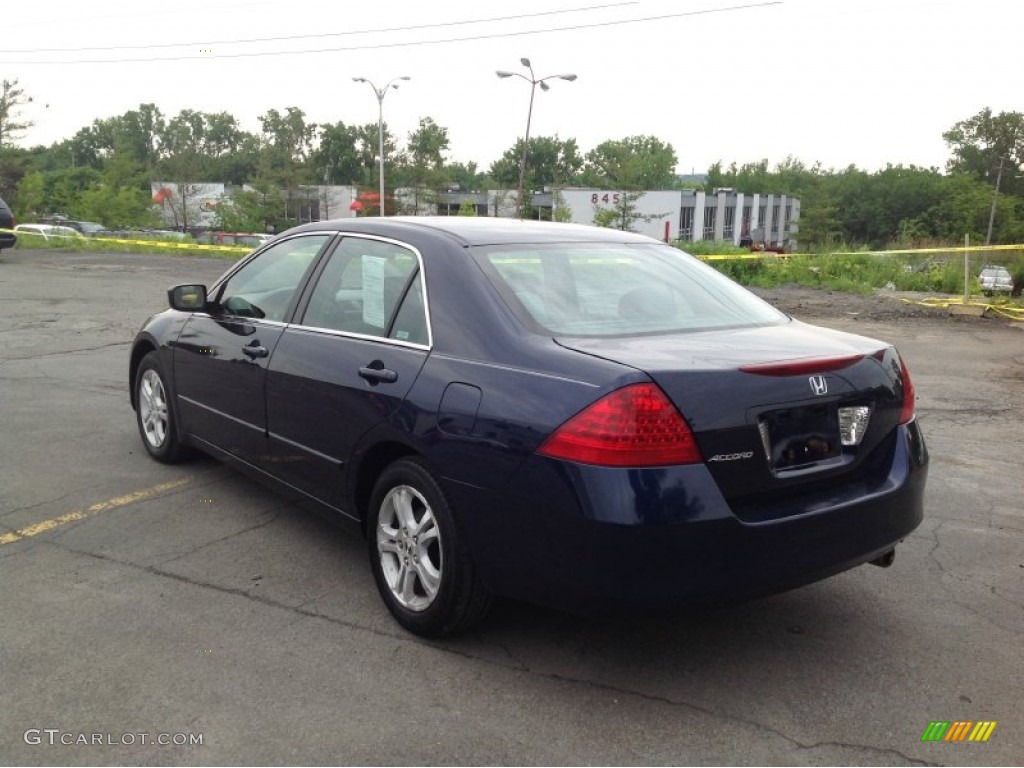2006 Accord SE Sedan - Royal Blue Pearl / Gray photo #3