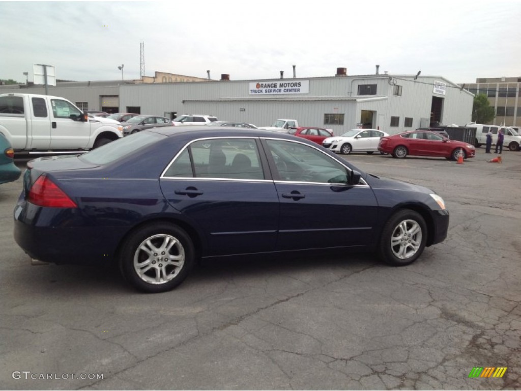 2006 Accord SE Sedan - Royal Blue Pearl / Gray photo #6