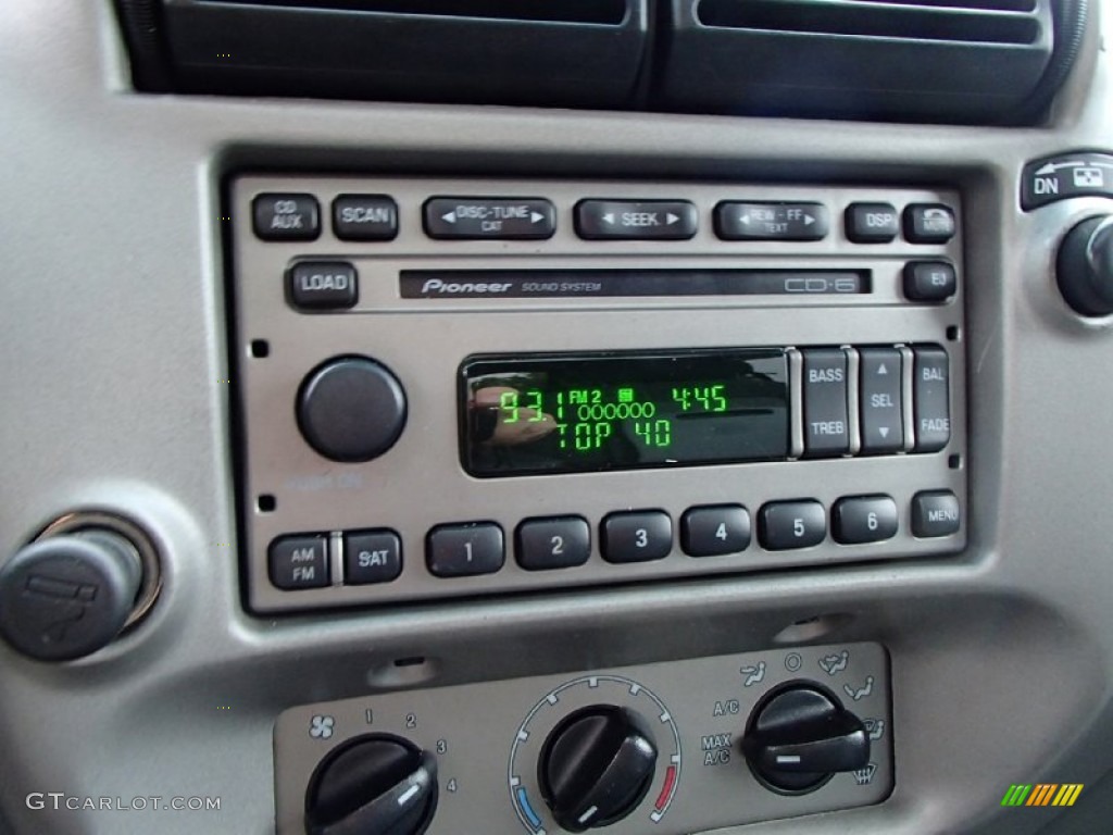 2004 Ford Explorer Sport Trac XLT Audio System Photo #82100566