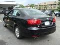 Black - Jetta SE Sedan Photo No. 4