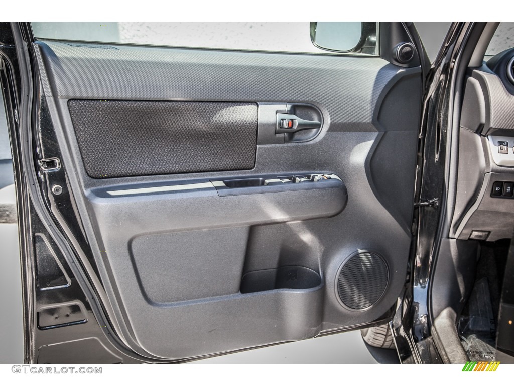 2009 Scion xB Standard xB Model Door Panel Photos