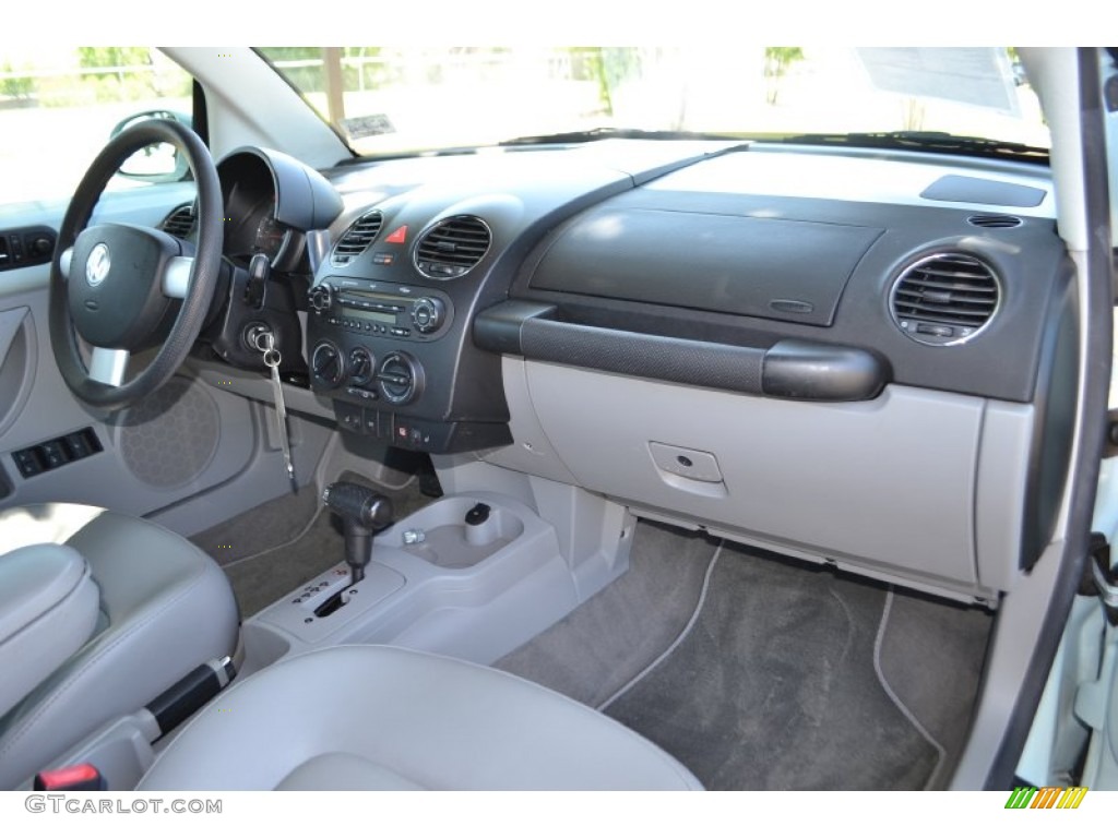 2006 Volkswagen New Beetle 2.5 Convertible Grey Dashboard Photo #82104595