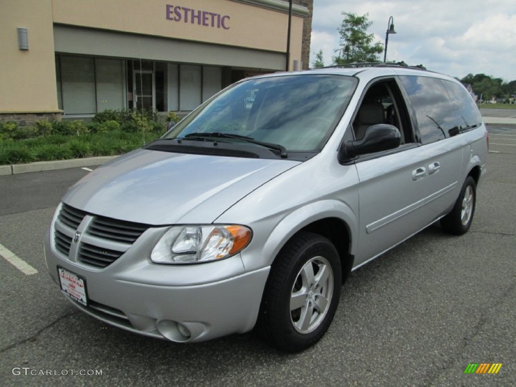 2005 Grand Caravan SXT - Bright Silver Metallic / Medium Slate Gray photo #2