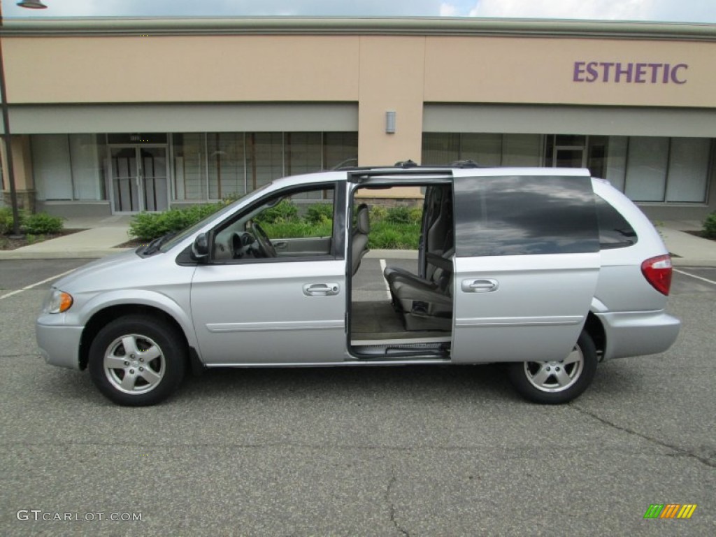 2005 Grand Caravan SXT - Bright Silver Metallic / Medium Slate Gray photo #4