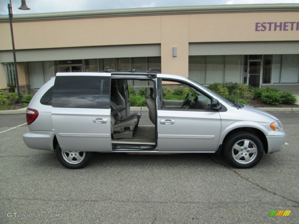 2005 Grand Caravan SXT - Bright Silver Metallic / Medium Slate Gray photo #11