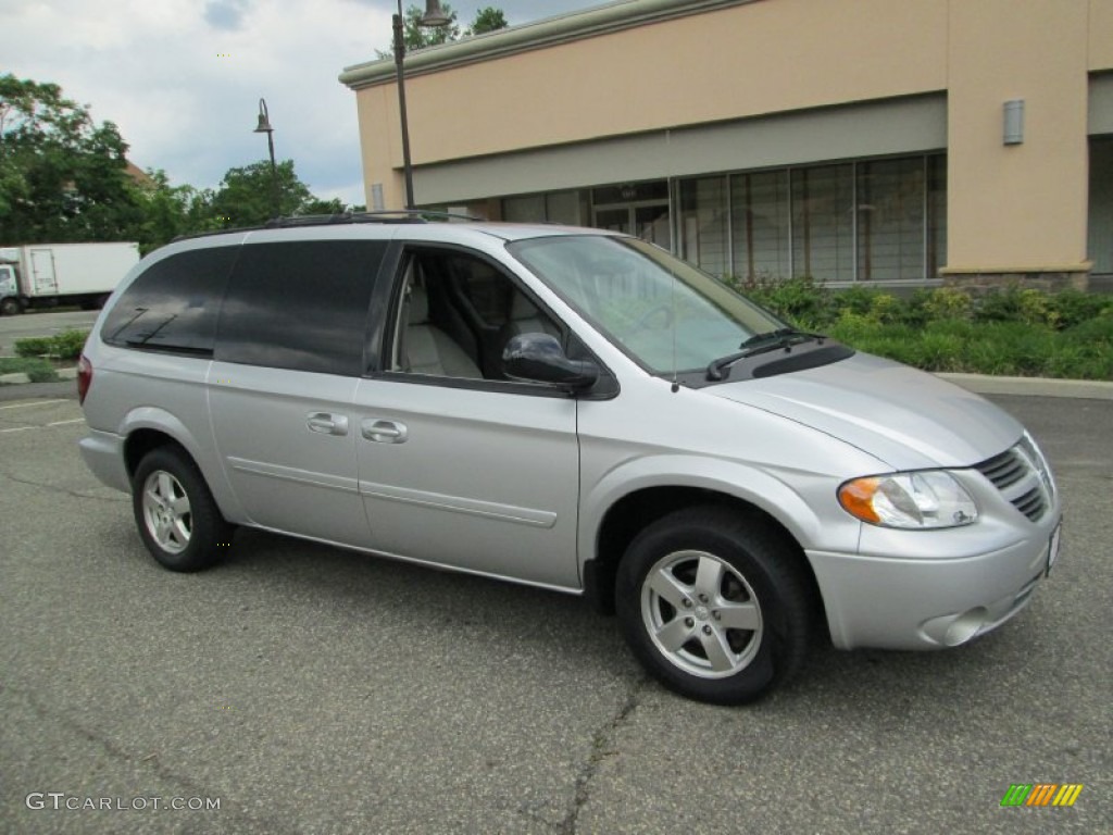 Bright Silver Metallic 2005 Dodge Grand Caravan SXT Exterior Photo #82105177