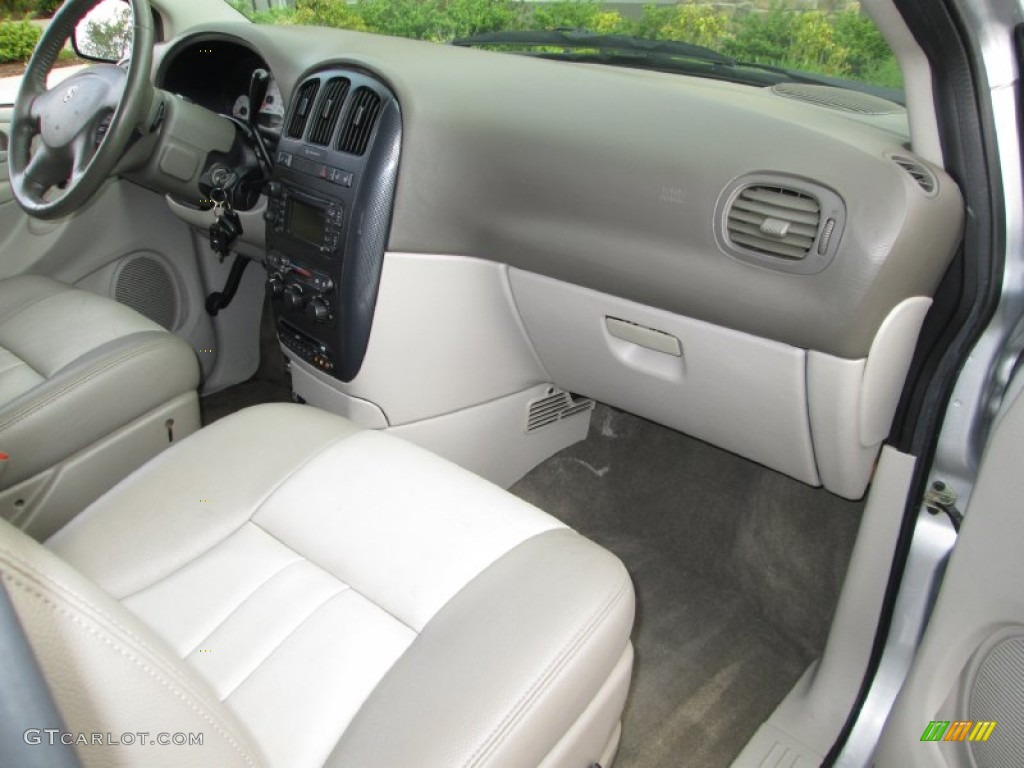 2005 Dodge Grand Caravan SXT Dashboard Photos