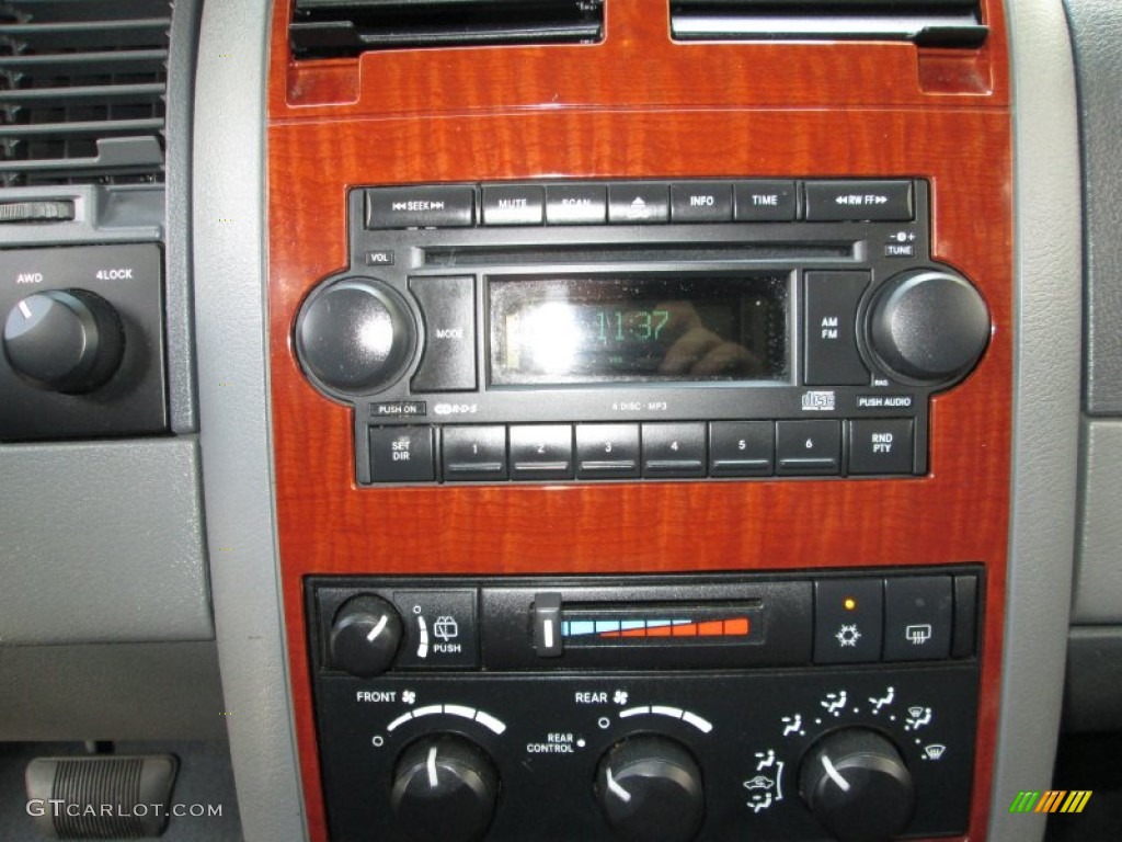 2005 Dodge Durango SLT 4x4 Audio System Photo #82106880