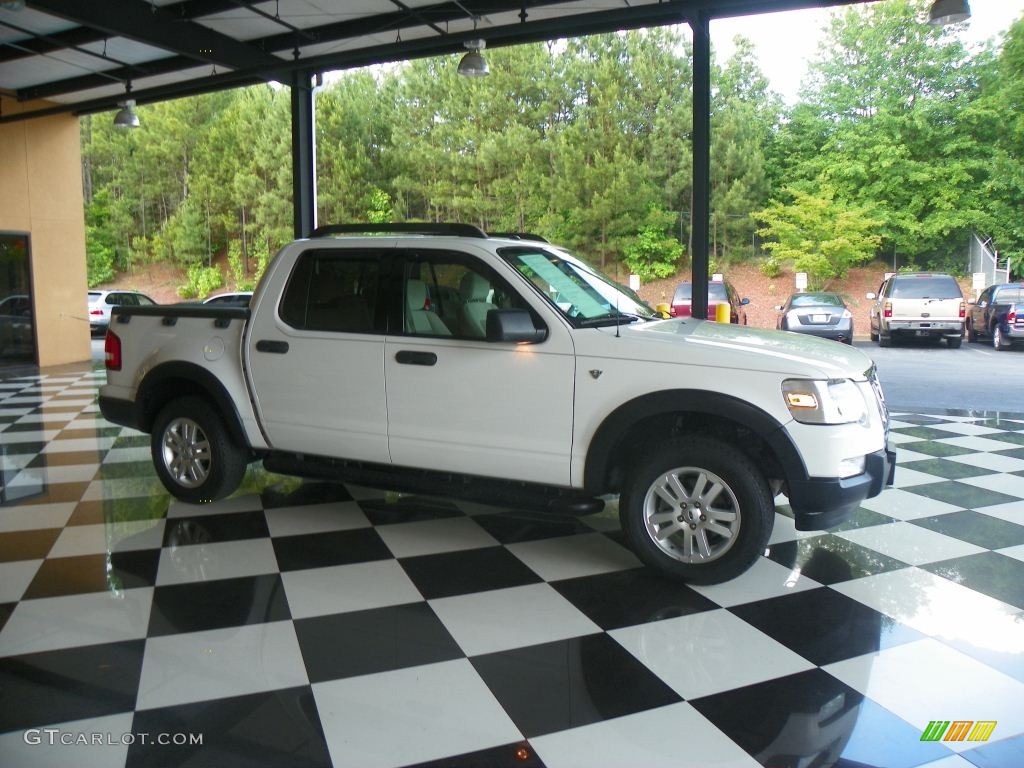 Oxford White Ford Explorer Sport Trac