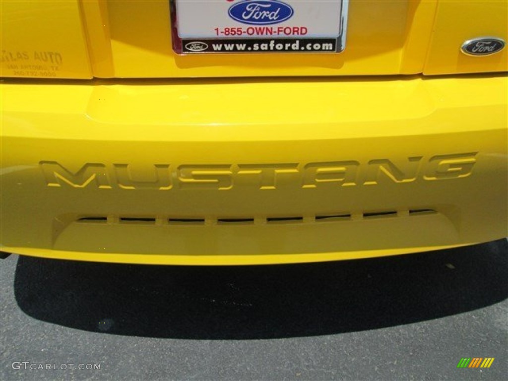 2004 Mustang V6 Coupe - Screaming Yellow / Dark Charcoal photo #2