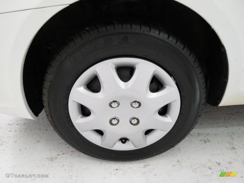 2010 Hyundai Accent GLS 4 Door Wheel Photos