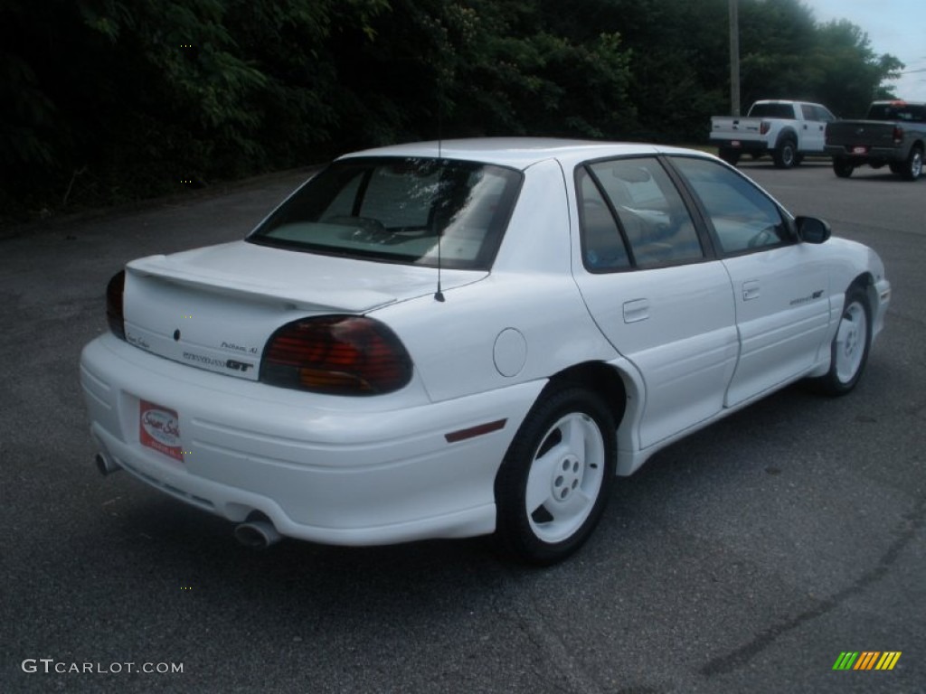 1997 Grand Am GT Sedan - Bright White / Taupe photo #3