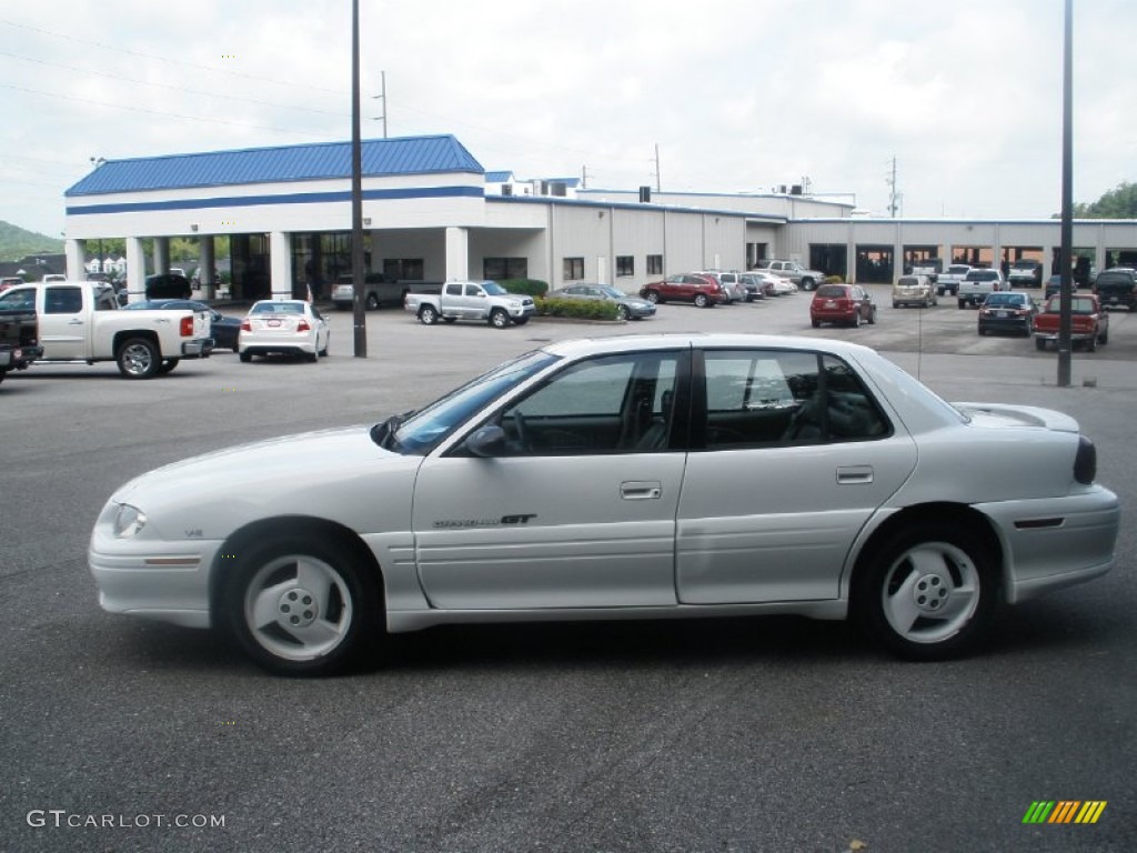 1997 Grand Am GT Sedan - Bright White / Taupe photo #11
