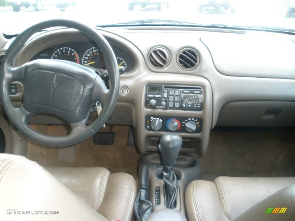 1997 Grand Am GT Sedan - Bright White / Taupe photo #24