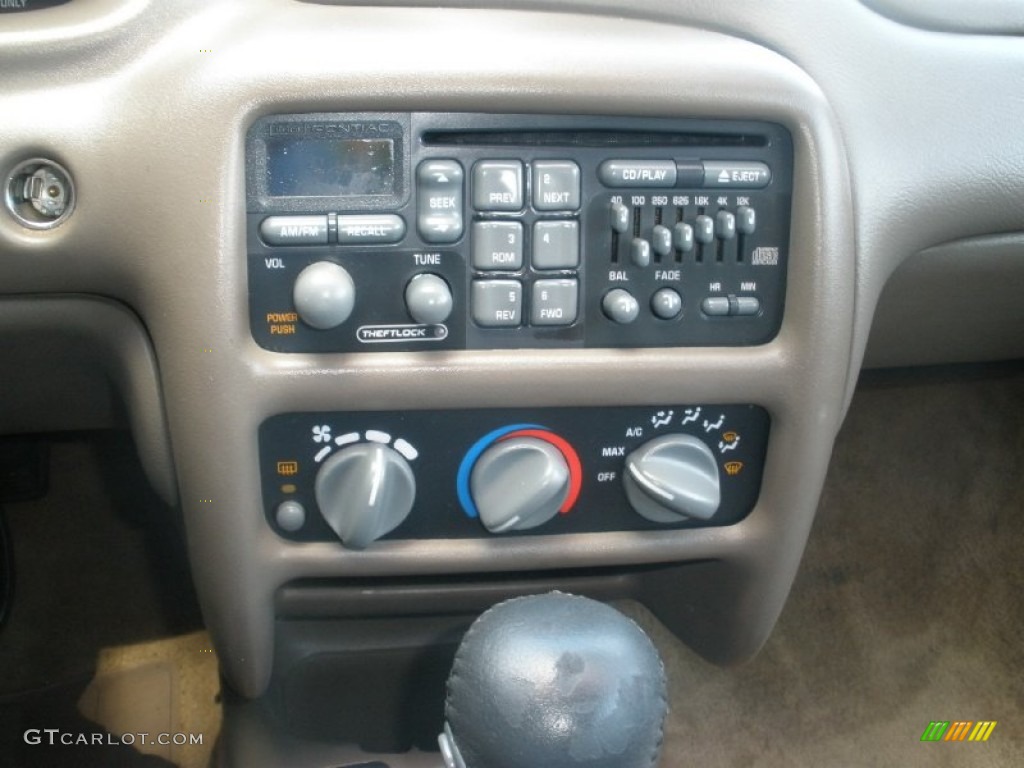 1997 Pontiac Grand Am GT Sedan Controls Photos
