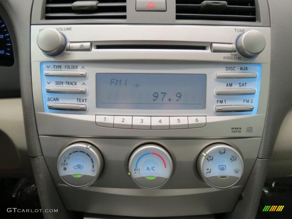 2011 Toyota Camry LE Audio System Photo #82118034