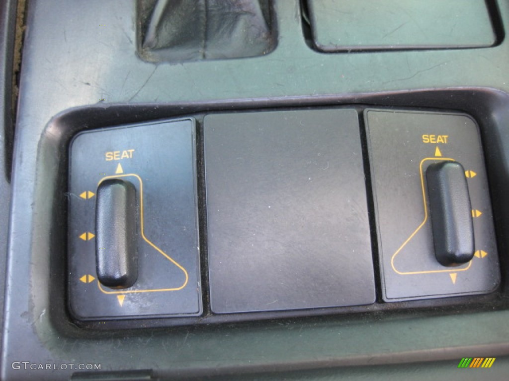 1993 Chevrolet Corvette 40th Anniversary Convertible Controls Photo #82118046