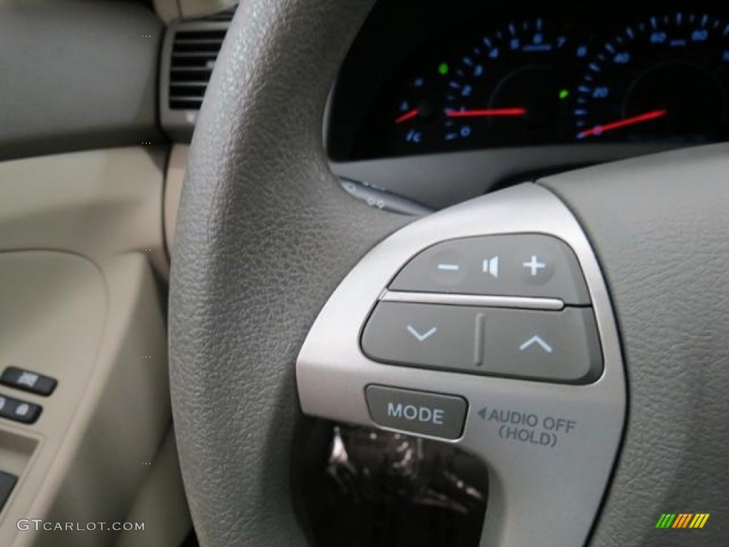 2011 Toyota Camry LE Controls Photo #82118077