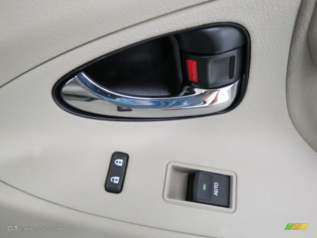 2011 Toyota Camry LE Controls Photo #82118230