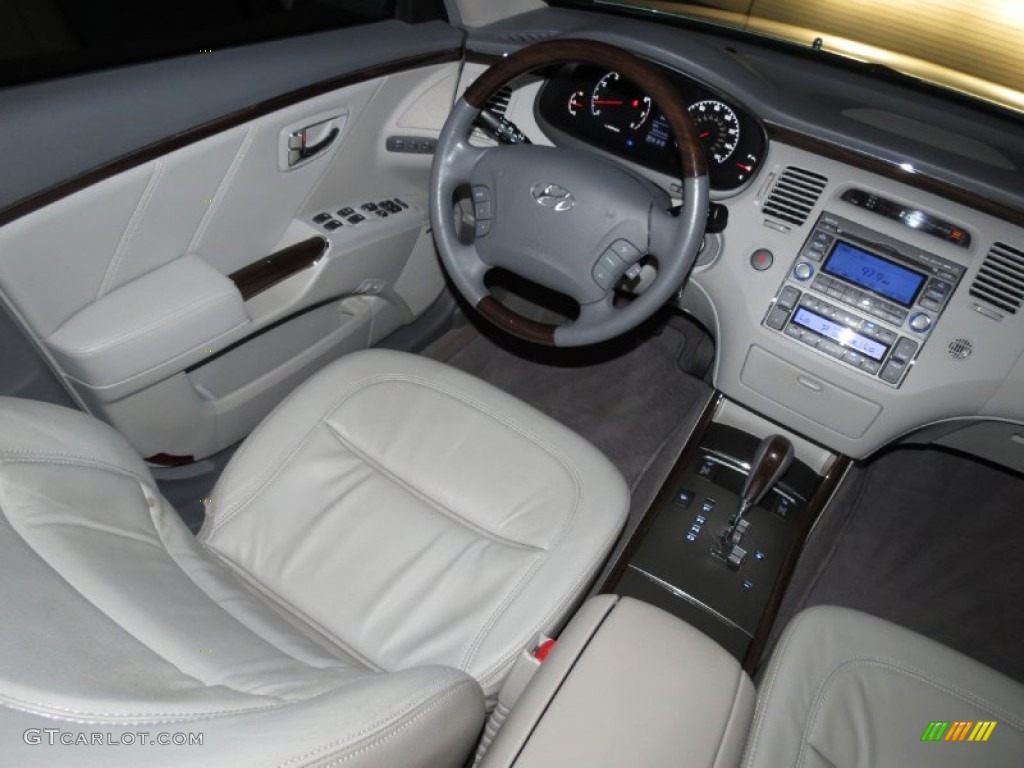 Gray Interior 2011 Hyundai Azera Limited Photo #82118526