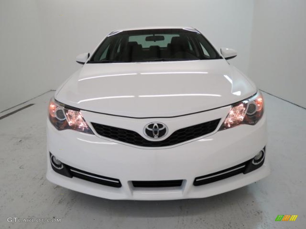 2013 Camry SE - Super White / Black photo #2