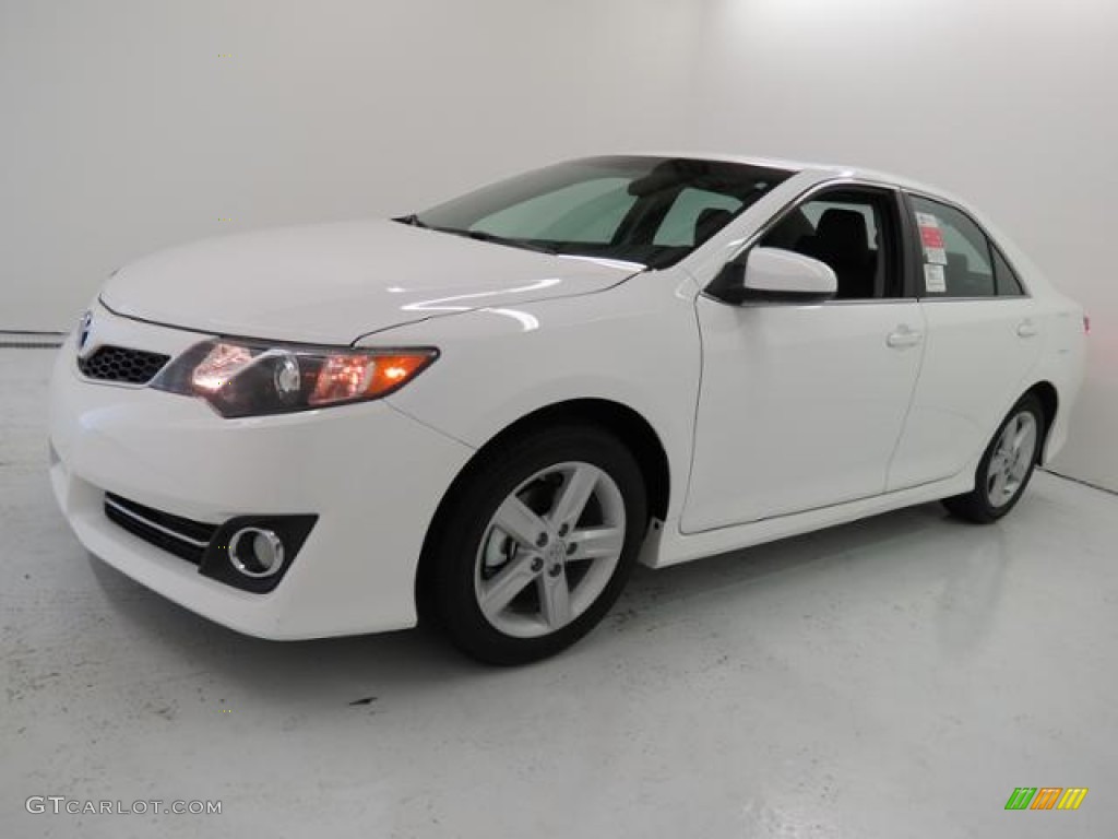 2013 Camry SE - Super White / Black photo #3