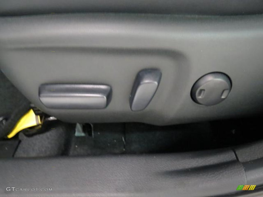 2013 Camry SE - Super White / Black photo #8