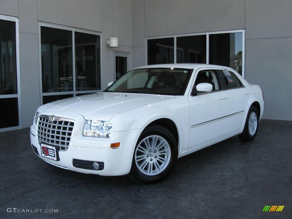 Stone White Chrysler 300